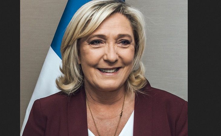 Европарламент обвиняет Марин Ле Пен в незаконном присвоении денег Евросоюза женщина