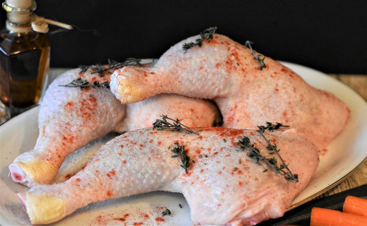 Мясо буквально тает во рту: как правильно замариновать курицу