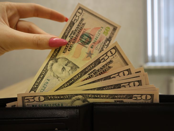 Курсы доллара и евро подскочили. Как началась новая валютная неделя в Беларуси доллар