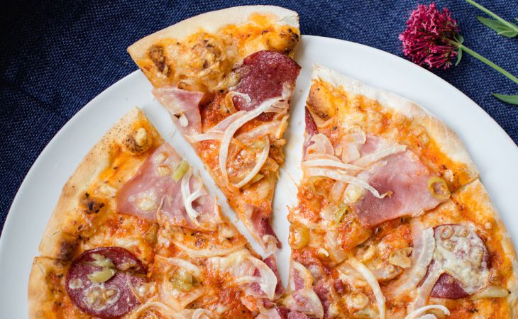 Простой способ, как разогреть остатки пиццы так, чтобы она стала вкусной, как в первый раз