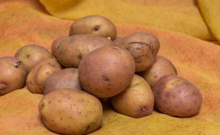 Почему картошка может потемнеть во время варки: вот что добавить, чтобы избежать этого