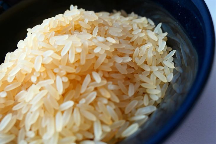 How to Measure Water for Rice With Your Fingertips