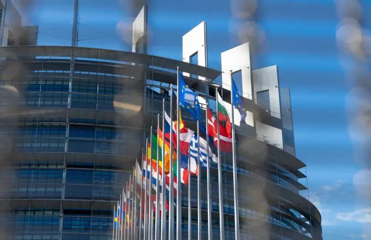 В ЕС не смогли согласовать новый пакет санкций против России флаг