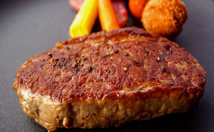 Все дело в чесночной воде: как приготовить очень нежное мясо в духовке Все дело в чесночной воде: как приготовить очень нежное мясо в духовке