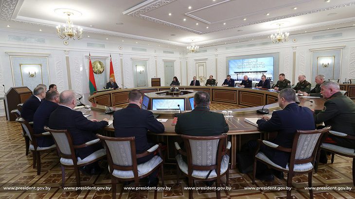 Лукашенко рассказал, почему Запад развязал экономическую войну против Беларуси люди