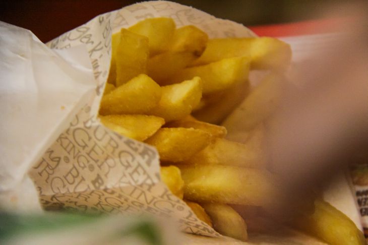 Готовим картофель фри дома вкуснее, чем в фастфуде: раскрыт главный секрет