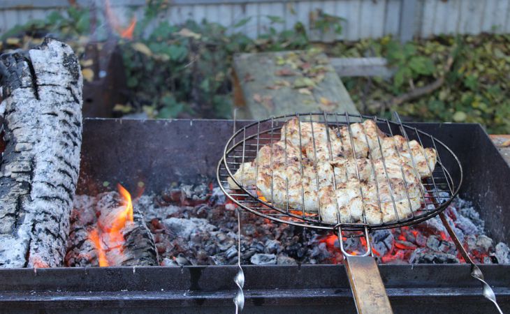 2 способа почистить решётку барбекю без обжига и железной мочалки: хитрость ушлых дачников 2 способа почистить решётку барбекю без обжига и железной мочалки: хитрость ушлых дачников