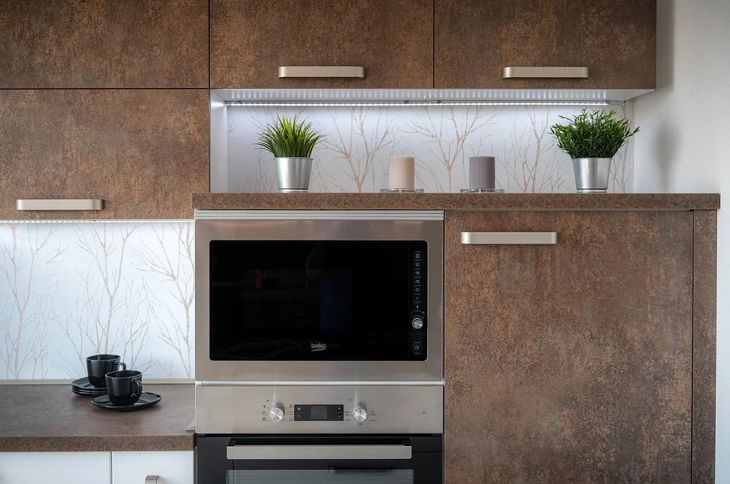 Как быстро отмыть кухонную мебель от жира: будет блестеть как новая