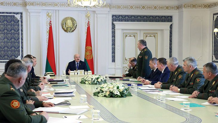 Лукашенко: Беларусь рассчитывает оставить у себя российские С-400 и «Искандеры»