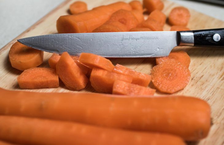 Морковь для салатов: ее можно приготовить намного вкуснее и проще без варки