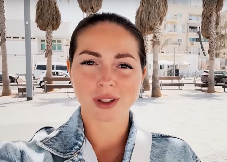 Певица Нюша объяснила, почему находится в Израиле