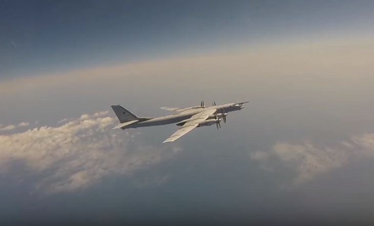 Стратегические бомбардировщики России и Китая провели совместное патрулирование Азиатско-Тихоокеанского региона самолет