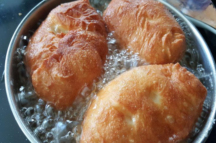 Жареные пирожки с картошкой: секрет в дрожжевом тесте, которое готовится без весов и мерного стакана