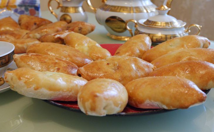 Жареные пирожки с интересной начинкой по бабушкиному рецепту: удивительно вкусно Жареные пирожки с интересной начинкой по бабушкиному рецепту: удивительно вкусно