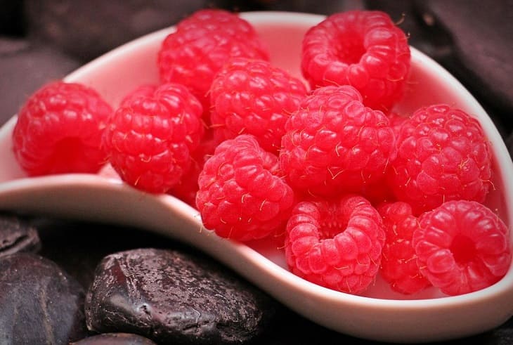 Зачем малину удобряют овсяной кашей: вот когда это нужно сделать, чтобы была крупная ягода Зачем малину удобряют овсяной кашей: вот когда это нужно сделать, чтобы была крупная ягода