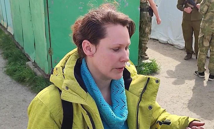 Эвакуированная сотрудница «Азовстали» рассказала о генерале-наемнике на заводе женщина