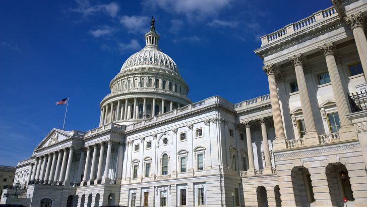 В США заблокировали законопроект о рекордной помощи Украине сенат