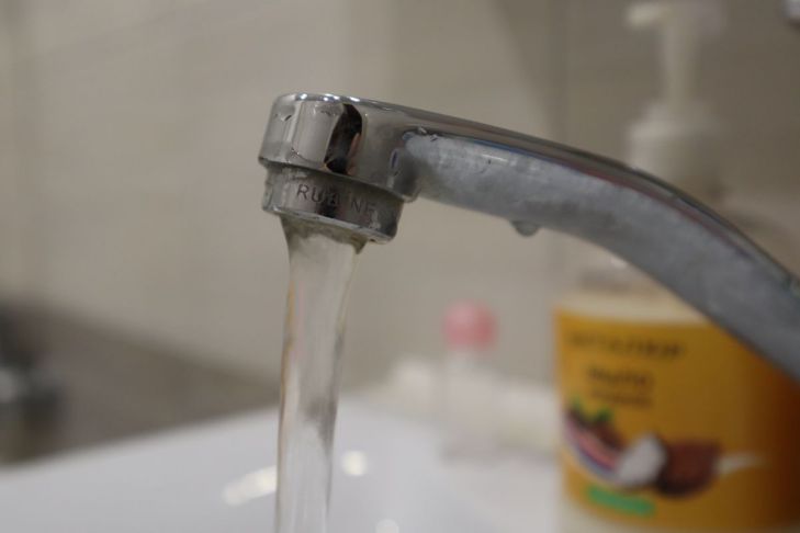Как сэкономить на счетах за воду: уберегите свой кошелек от трат Водопроводный кран