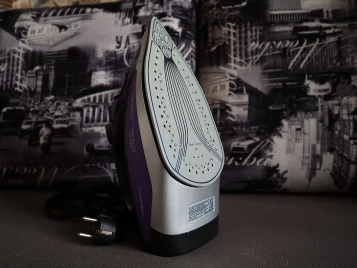 Экспресс-метод очистки подошвы утюга от различных загрязнений: простой способ Утюг