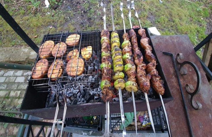 Рецепт самого быстрого маринада: шашлык можно жарить уже через 25 минут Шашлыки