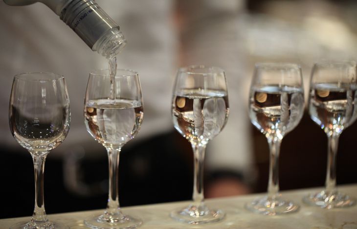 Чем заменить алкоголь в кулинарных рецептах: подробный список от поваров со стажем Рюмки с алкоголем