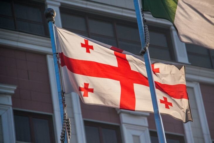 Обильные дожди стали причиной временного закрытия Грузией границы с Россией флаг