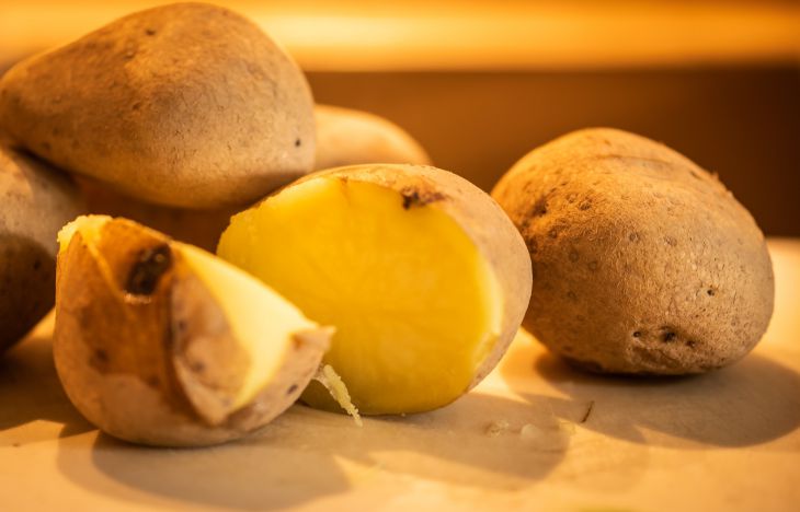 Что любит картошка в духовке и почему получается сухой: 5 хитростей запекания с румяной корочкой Картошка