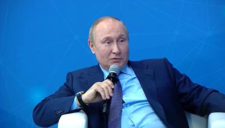 «На нашу долю тоже выпало возвращать и укреплять». Путин вспомнил Петра I Путин