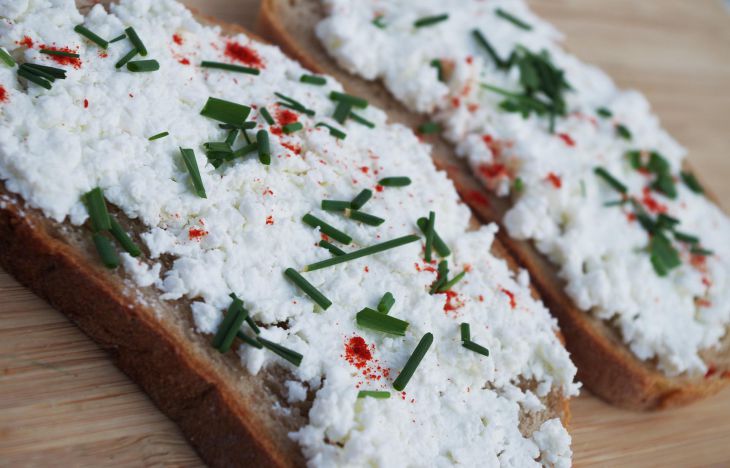 Сыр на хлебе