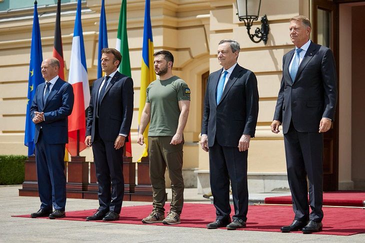 Внешний вид Зеленского возмутил французов: что не так Зеленский