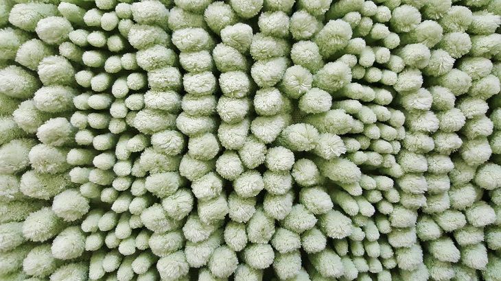 Коврик в ванной всегда будет пушистым и мягким: секрет в правильной стирке Материал