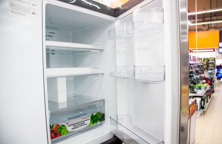 Как нужно помыть холодильник, чтобы избавиться от неприятного запаха: 3 простых метода