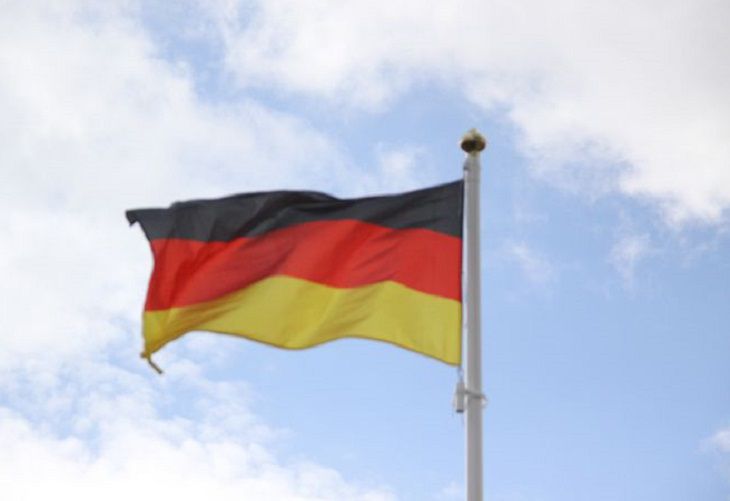 Уже в этом году. Германия полностью откажется от российских нефти и угля флаг