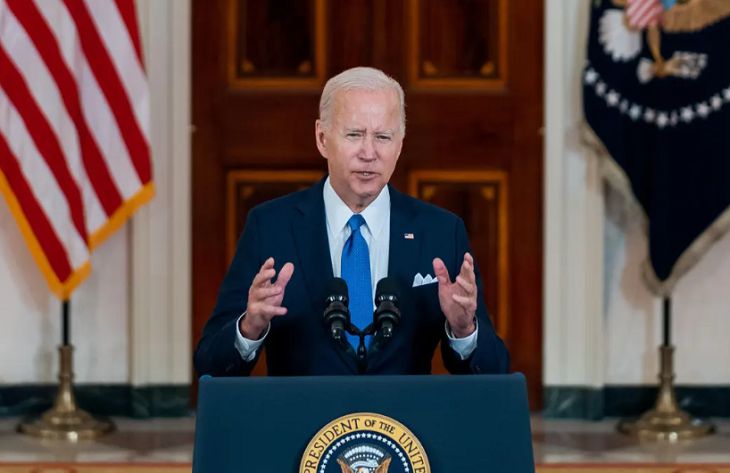 «Сделайте это сейчас»: Байден призвал владельцев американских заправок снизить цены на бензин Джо Байден