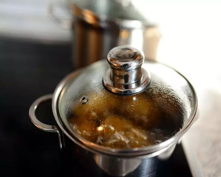 Как пользоваться крышками при готовке: 3 случая, когда их нужно немедленно отложить в сторону кастрюля