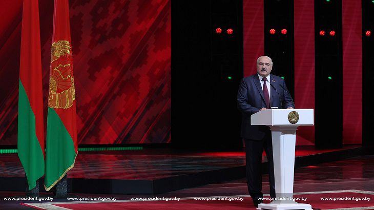 Лукашенко приказал военным взять под прицел центры принятия решений