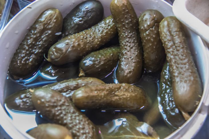 Что добавить при консервации огурцов, чтобы на их хруст сбегались все соседи: бесплатный и простой ингредиент Маринованные огурцы