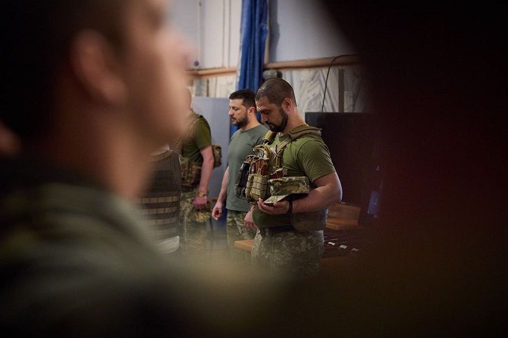 Хакеры из России и Украины добыли секретную информацию о ВСУ люди
