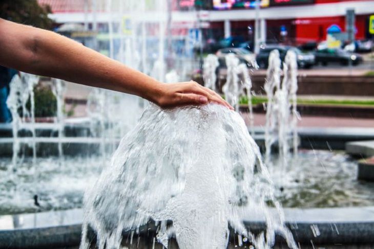 Снова жара и желтый уровень опасности: какой погоды ждать белорусам 26 июля фонтан