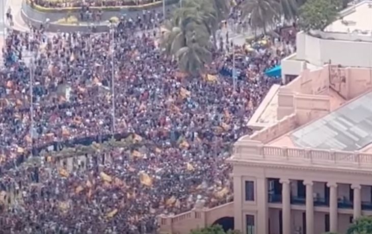 На Шри-Ланке протестующие прорвались в резиденцию президента протесты