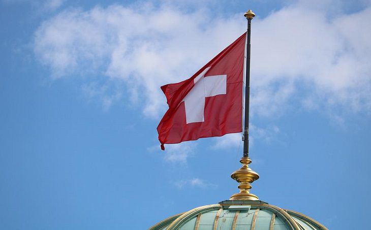Tages-Anzeiger: Швейцария отказалась лечить раненых украинцев флаг