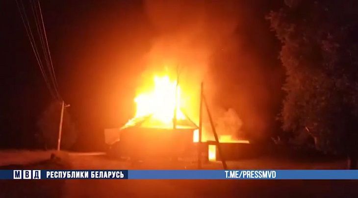 В Беларуси мужчина открыл огонь по сожительнице и поджег дом