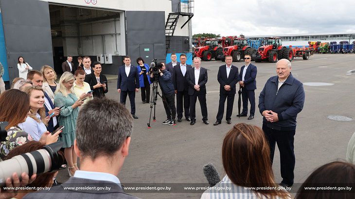 «Это болтовня, не больше». Лукашенко прокомментировал сделку по вывозу зерна из Украины Лукашенко