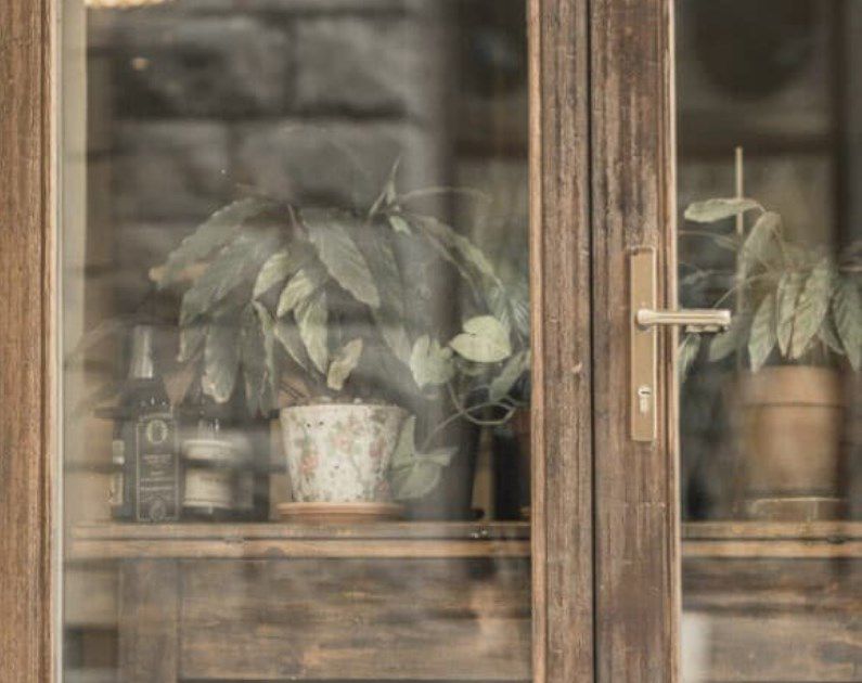 Деревянные окна из дуба со стеклопакетом: какие преимущества, где заказать в СПб и Москве окно