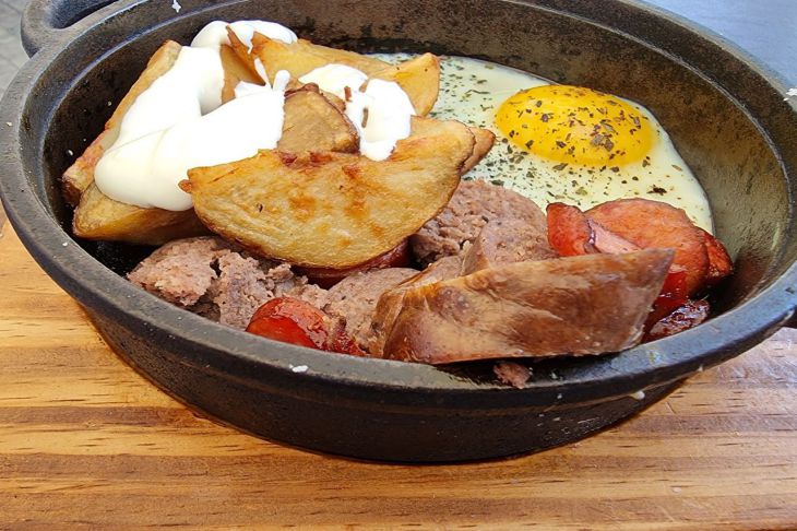 Что вреднее – картошка с мясом или кофе с бутербродами? Неочевидные кулинарные ошибки при совмещении продуктов Еда