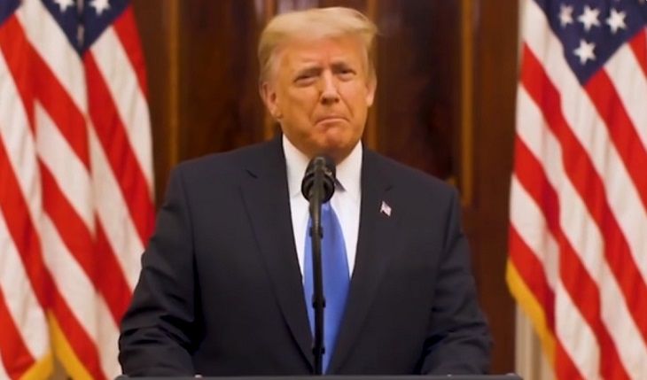 Трамп может сесть в тюрьму. В его доме нашли 11 секретных и сверхсекретных документов Трамп