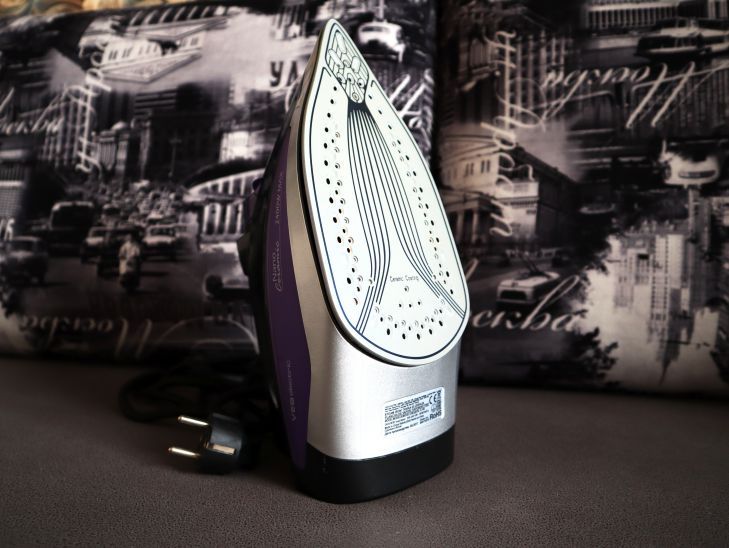 Как стереть желтый налет с утюга: если использовать одно простое средство, то проблема будет решена за 5 секунд утюг