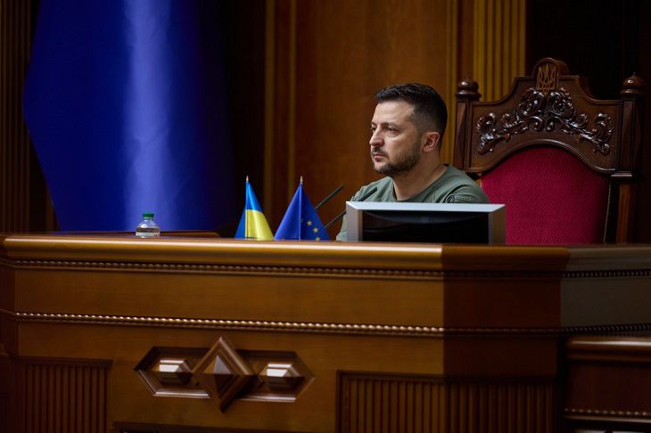 Зеленский предложил Раде продлить военное положение и мобилизацию Владимир Зеленский