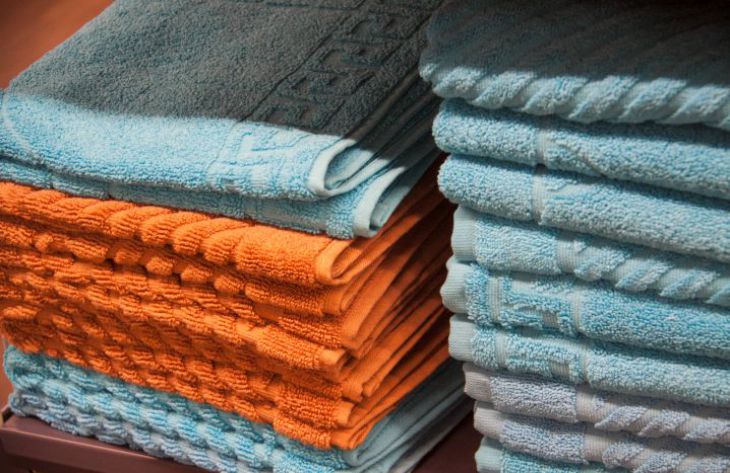 Как отстирать застарелые пятна на кухонных полотенцах: помогут эти хитрости ушлых хозяек