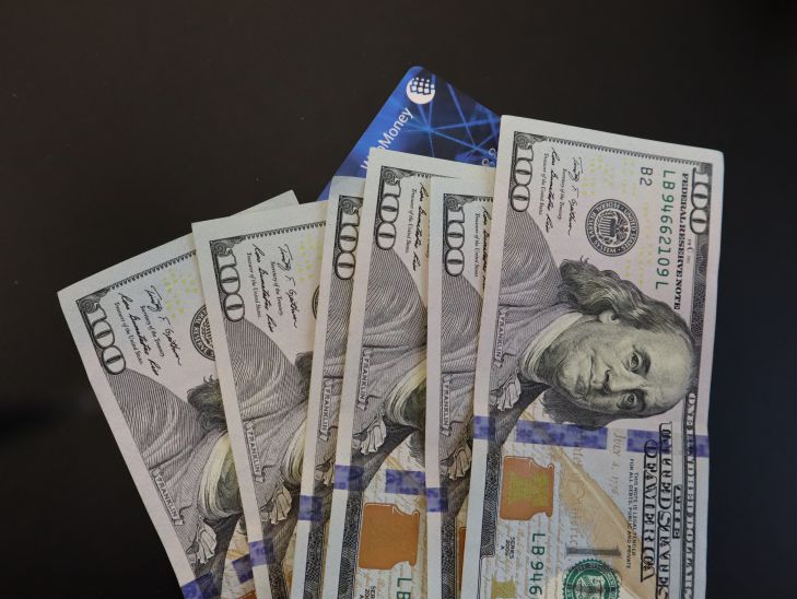 Чего нужно бояться всем, кто хранит доллары Доллары